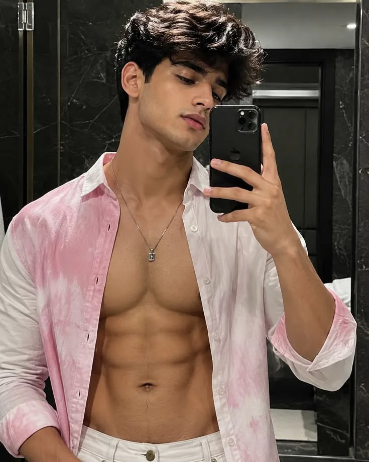 Call boy near Hazratganj Lucknow